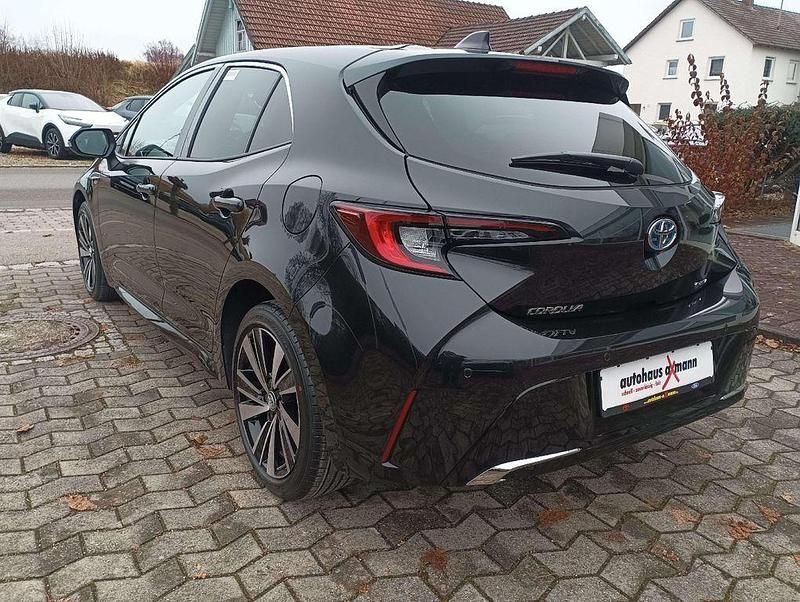Neu Toyota Corolla 140 PS (102 kW) 2025 Schwarz Limousine
