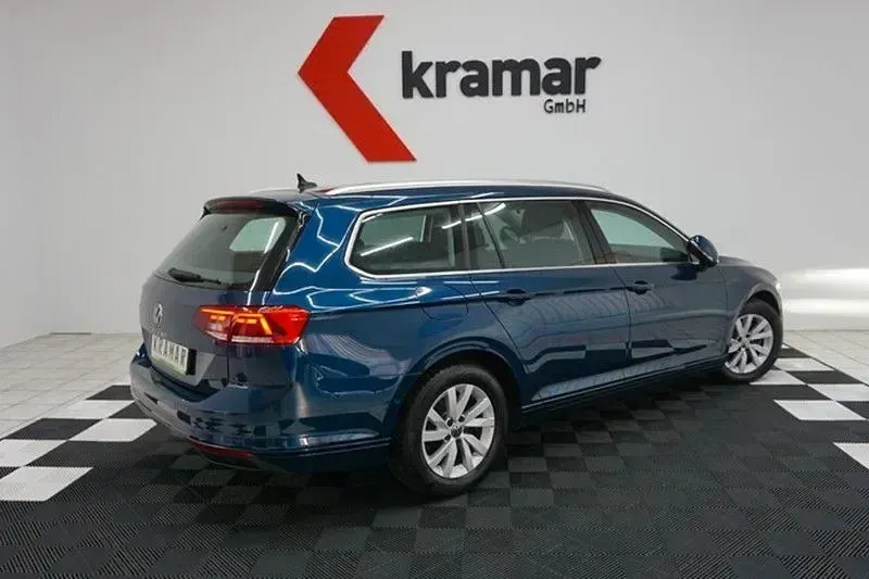 Gebraucht VW Passat 150 PS (110 kW) 2022 Blau Kombi