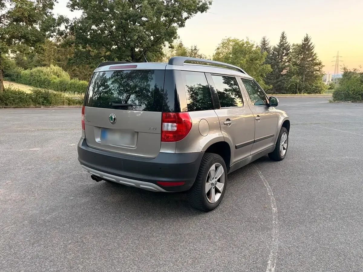 Gebraucht Skoda Yeti 160 PS (117 kW) 2013 Silber SUV