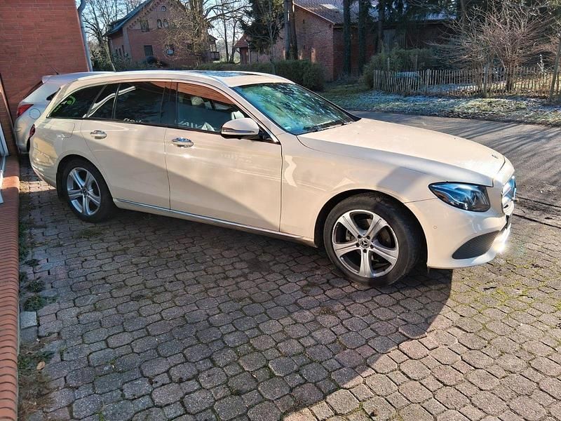 Gebraucht Mercedes E220 194 PS (142 kW) 2017 Beige Kombi