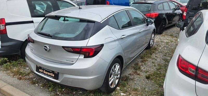 Gebraucht Opel Astra Edition 105 PS (77 kW) 2015 Silber Limousine