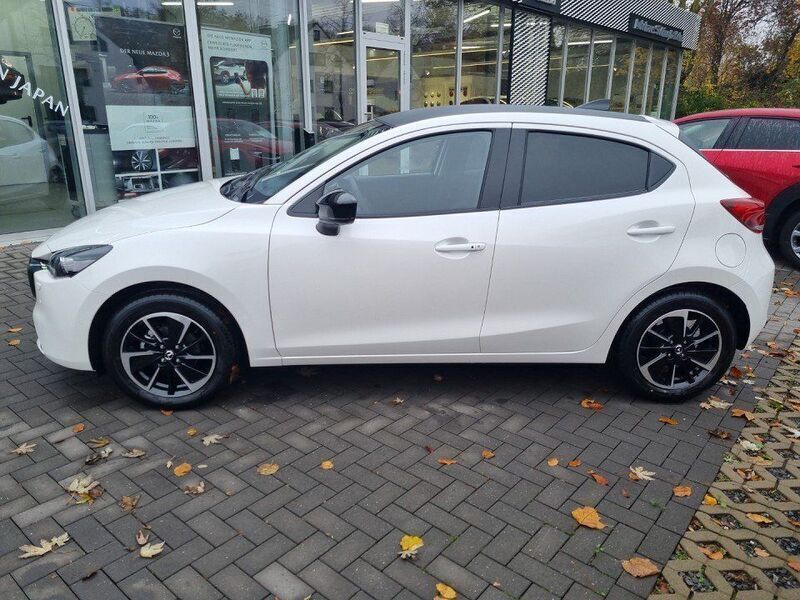 Weiß Gebraucht 2023 Mazda 2 Homura-Aka Limousine | 24.990 € (Teuer) - Bild 1/4