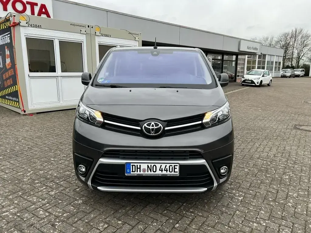 Gebraucht Toyota Proace Verso Team 100 kW (136 PS) 2023 Basaltgrau metallic Kombi