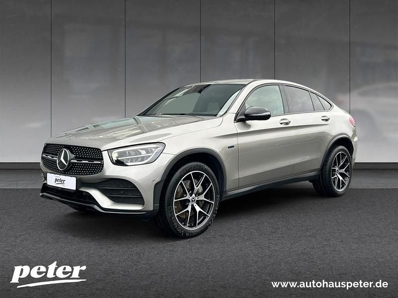 Mojavesilber Gebraucht 2020 Mercedes GLC300e AMG Coupé | 39.610 € (Fairer Preis) - Bild 1/4
