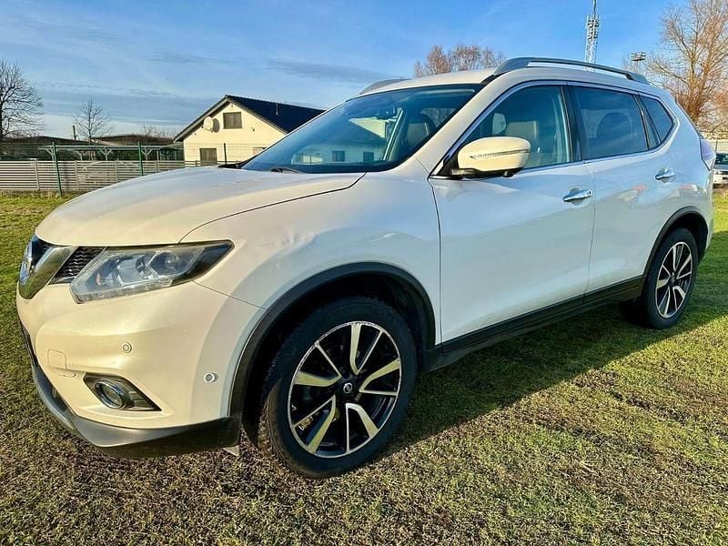 Weiß Gebraucht 2017 Nissan X-Trail Tekna SUV | 11.000 € (Superpreis) - Bild 1/4