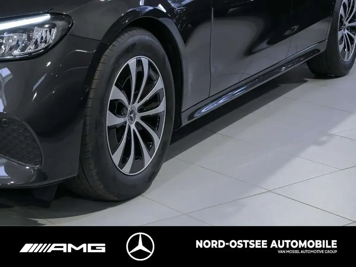 Gebraucht Mercedes E220 Avantgarde 197 PS (144 kW) 2025 Metalliclack graphitgrau Limousine