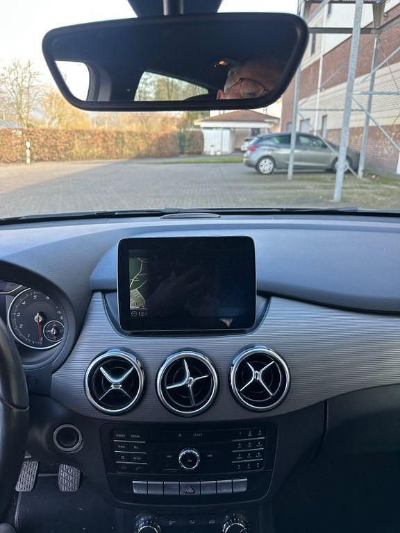 Gebraucht Mercedes B180 122 PS (89 kW) 2016 Van / Kleinbus