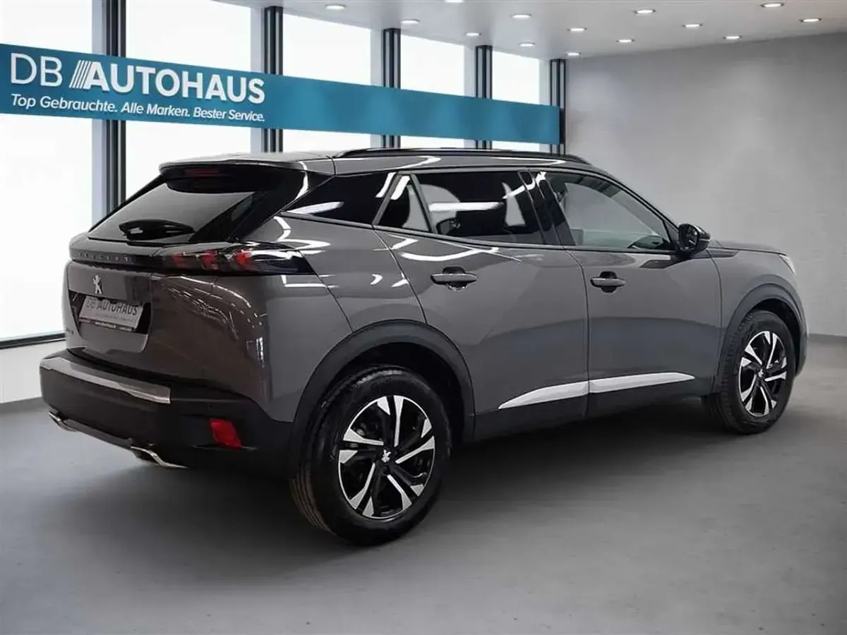 Gebraucht Peugeot 2008 Allure 131 PS (96 kW) 2024 Grau SUV