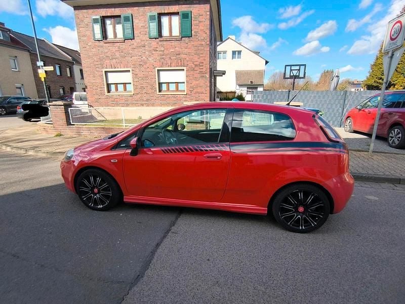 Gebraucht Fiat Punto 75 PS (55 kW) 2012 Rot Kleinwagen