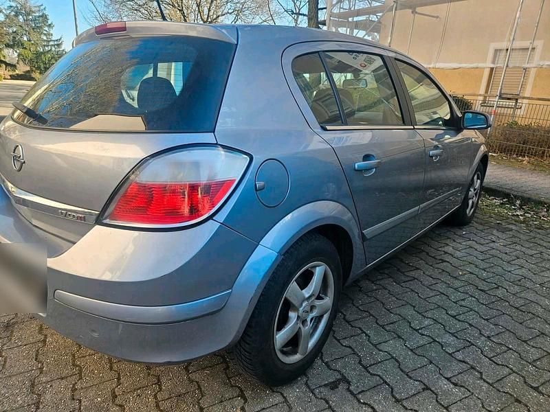 Gebraucht Opel Astra 105 PS (77 kW) 2005 Grau Limousine