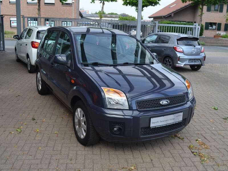 Midnight skygrau metallic Gebraucht 2011 Ford Fusion Trend Kleinwagen | 3.990 € (Etwas zu teuer) - Bild 1/4