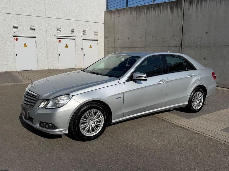 Gebraucht Mercedes E250 204 PS (150 kW) 2010 Silber Limousine