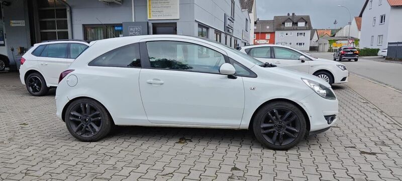Weiß Gebraucht 2010 Opel Corsa Color Edition Limousine | 650 € (Superpreis) - Bild 1/4