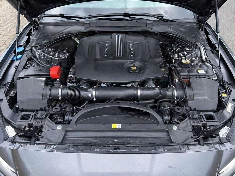 Gebraucht Jaguar XF R-Sport 241 PS (177 kW) 2019 Grau Limousine