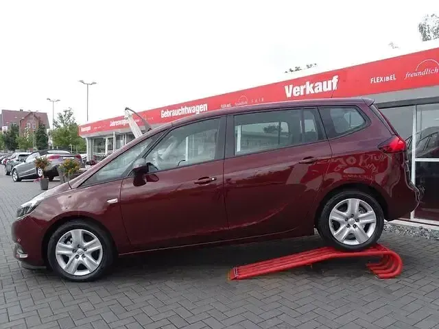 Gebraucht Opel Zafira Active 140 PS (102 kW) 2019 Rot Van / Kleinbus