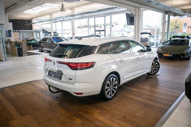 Używany Renault Megane E-Tech 159 KM (116 kW) 2024 Biały Kombi