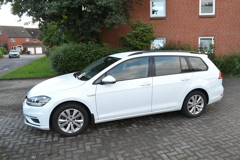 Gebraucht VW Golf VII Comfortline 131 PS (96 kW) 2019 Weiß Kombi
