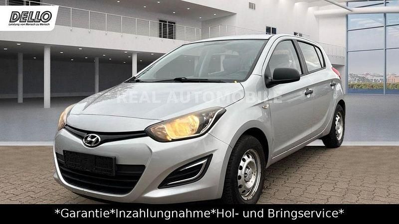 Silber Gebraucht 2014 Hyundai i20 Limousine | 4.490 € (Fairer Preis) - Bild 1/4
