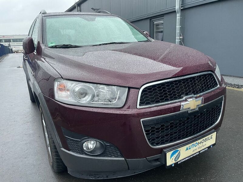 Rot Gebraucht 2012 Chevrolet Captiva SUV | 9.490 € (Fairer Preis) - Bild 1/4