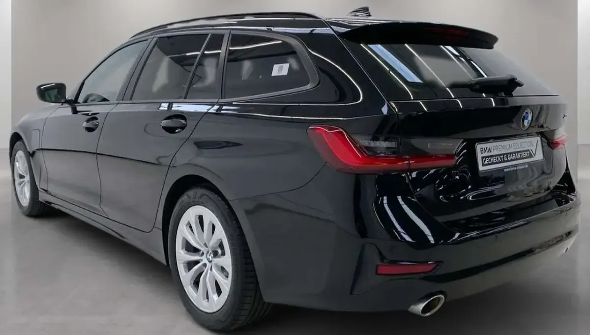 Gebraucht BMW 330e Advantage 184 PS (135 kW) 2021 Schwarz Kombi