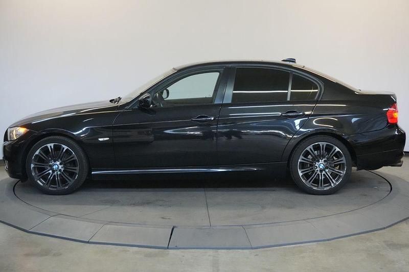Gebraucht BMW 318 143 PS (105 kW) 2011 Schwarz Limousine