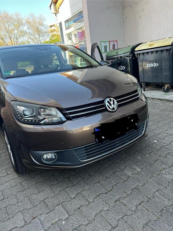 Gebraucht VW Touran Highline 140 PS (102 kW) 2012 Braun Van / Kleinbus