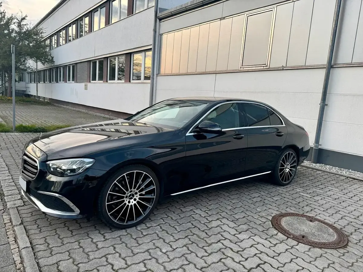 Gebraucht Mercedes E220 Exclusive 194 PS (142 kW) 2020 Schwarz Limousine