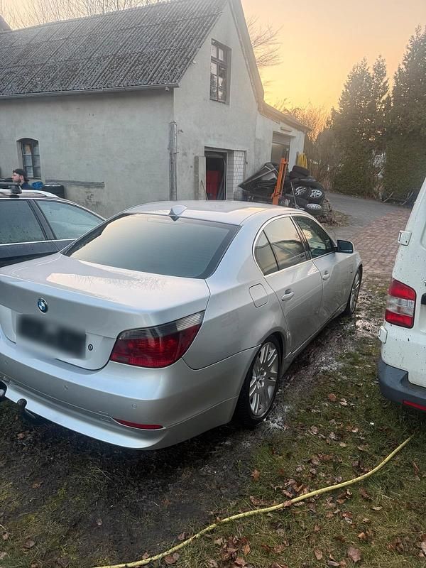 Gebraucht BMW 530 218 PS (160 kW) 2003 Silber Limousine