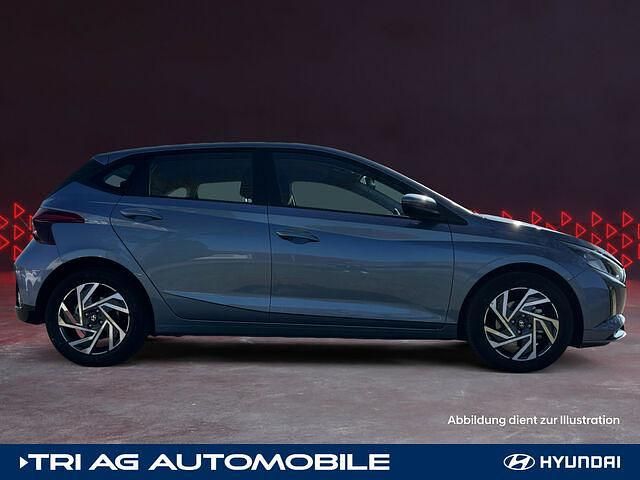 Gebraucht Hyundai i20 Trend 101 PS (74 kW) 2024 Lumen grey Limousine