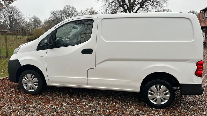 Weiß Gebraucht 2015 Nissan NV200 Van / Kleinbus | 5.800 € (Fairer Preis) - Bild 1/2
