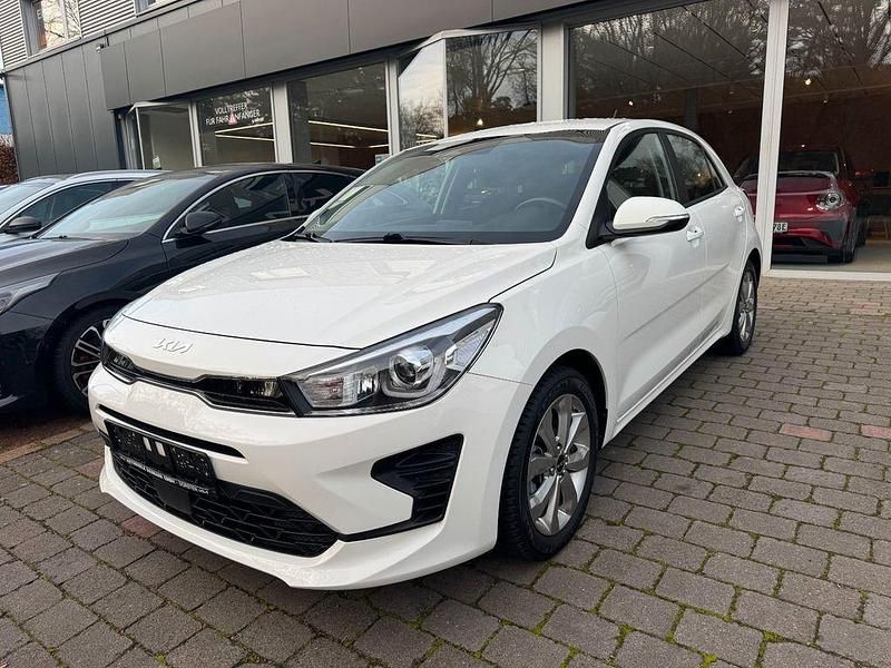 Weiß Gebraucht 2021 Kia Rio Vision Limousine | 12.990 € - Bild 1/4