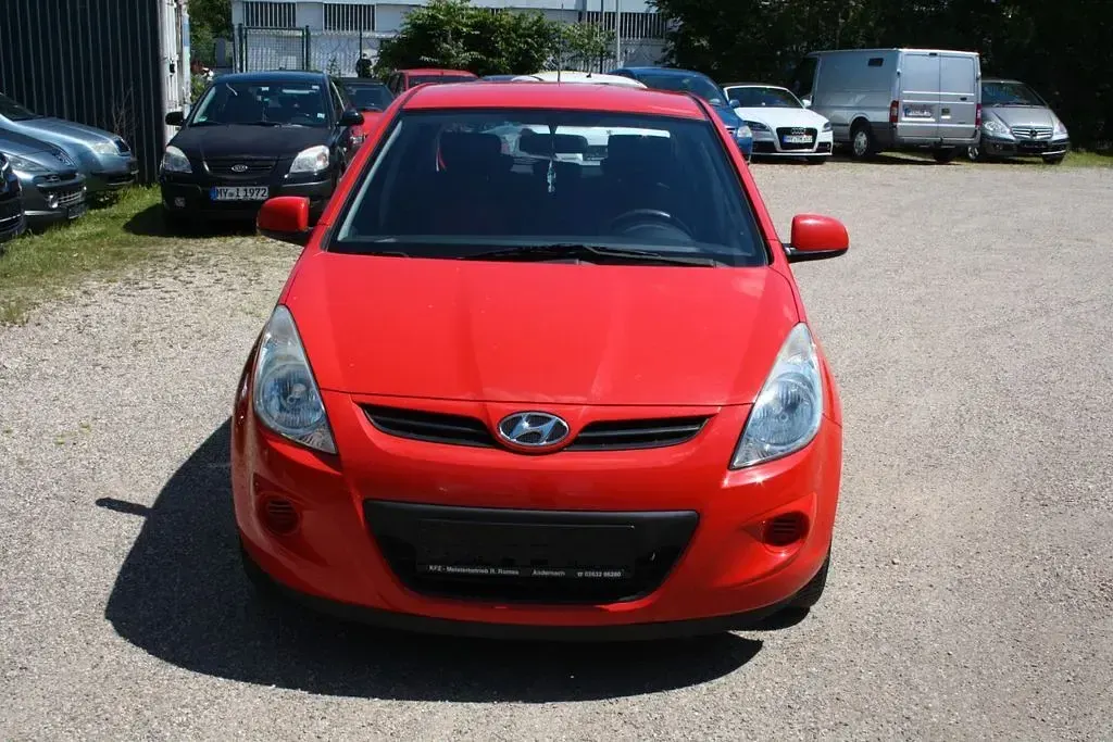 Gebraucht Hyundai i20 Comfort 77 PS (56 kW) 2009 Rot Kleinwagen