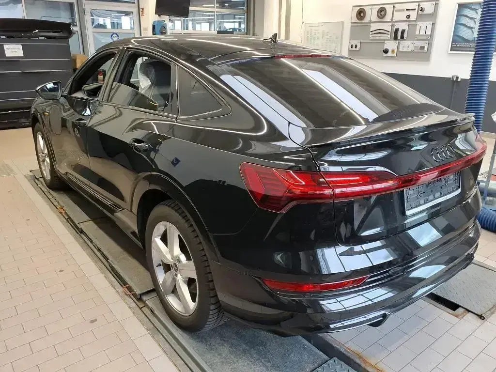Usata Audi e-tron S-Line 220 kW (300 CV) 2023 Nero SUV