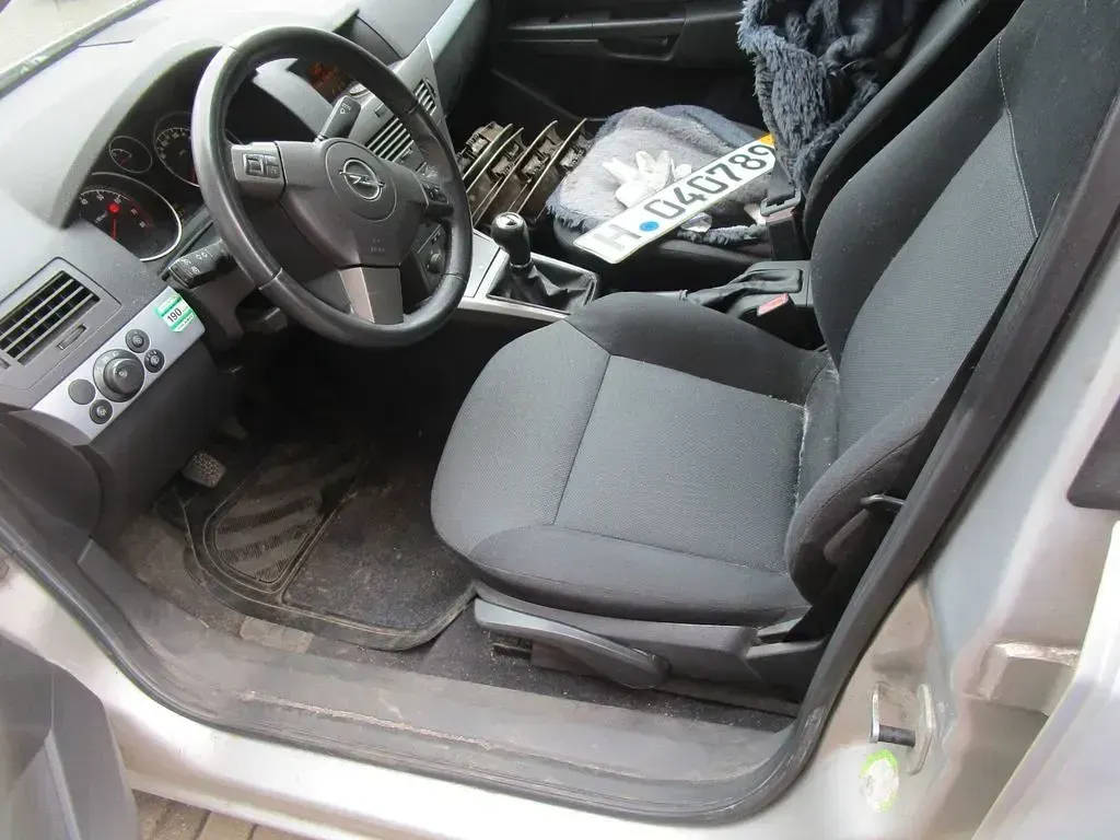 Gebraucht Opel Astra Sport 105 PS (77 kW) 2006 Silber Limousine