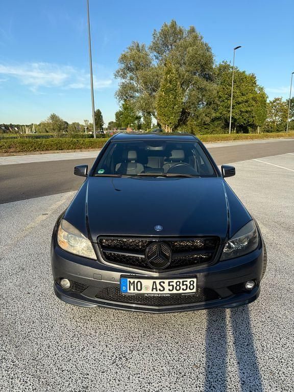 Grau Gebraucht 2010 Mercedes C180 Sport Limousine | 7.400 € (Superpreis) - Bild 1/4