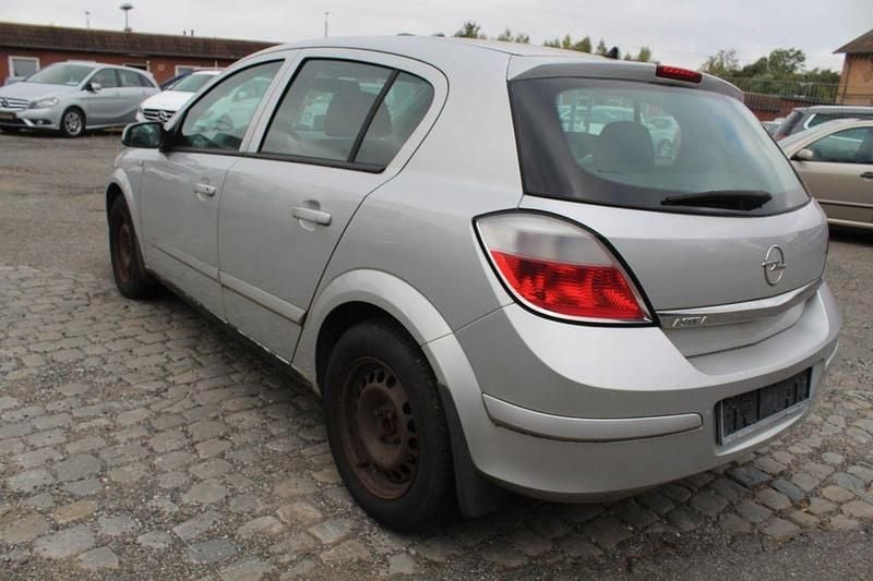 Gebraucht Opel Astra Edition 90 PS (66 kW) 2006 Silber Limousine