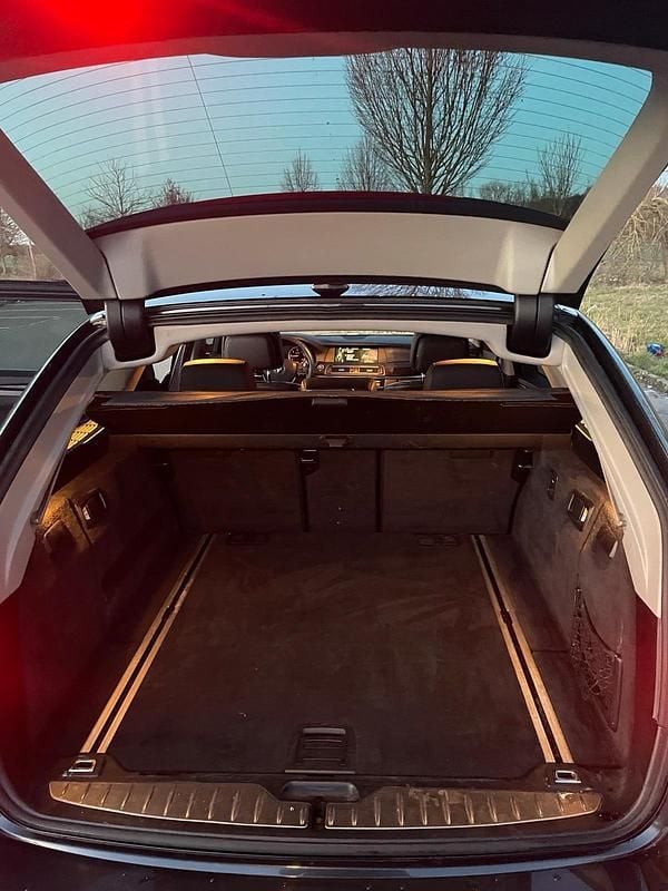 Gebraucht BMW 520 184 PS (135 kW) 2013 Grau Kombi