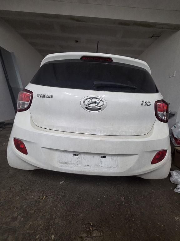 Gebraucht Hyundai i10 67 PS (49 kW) 2016 Weiß Kleinwagen