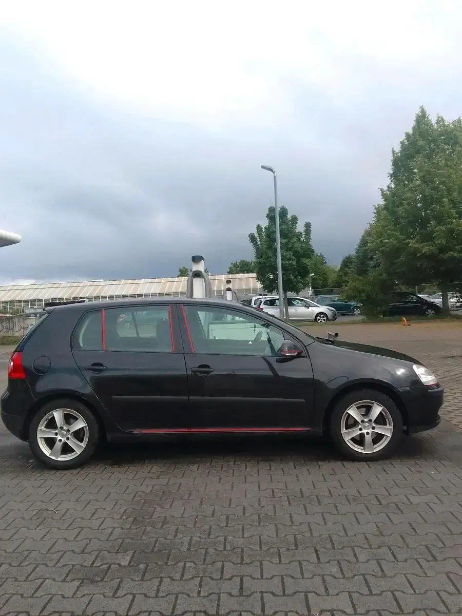 Gebraucht VW Golf V 115 PS (84 kW) 2004 Schwarz Kleinwagen