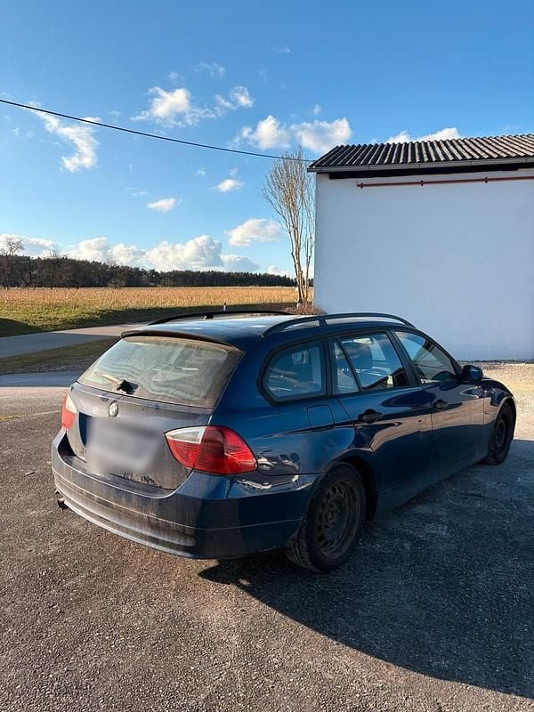 Gebraucht BMW 320 163 PS (119 kW) 2005 Blau Kombi