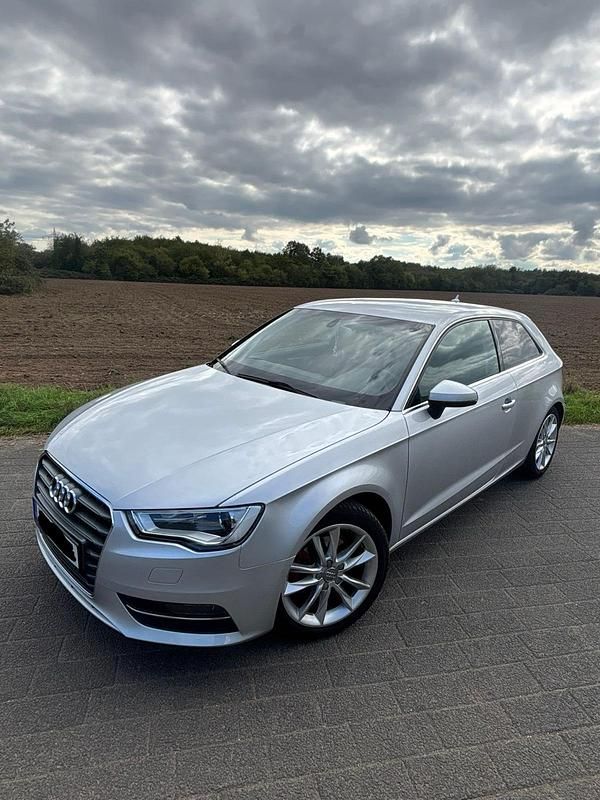 Silber Gebraucht 2013 Audi A3 Kleinwagen | 8.700 € (Fairer Preis) - Bild 1/4