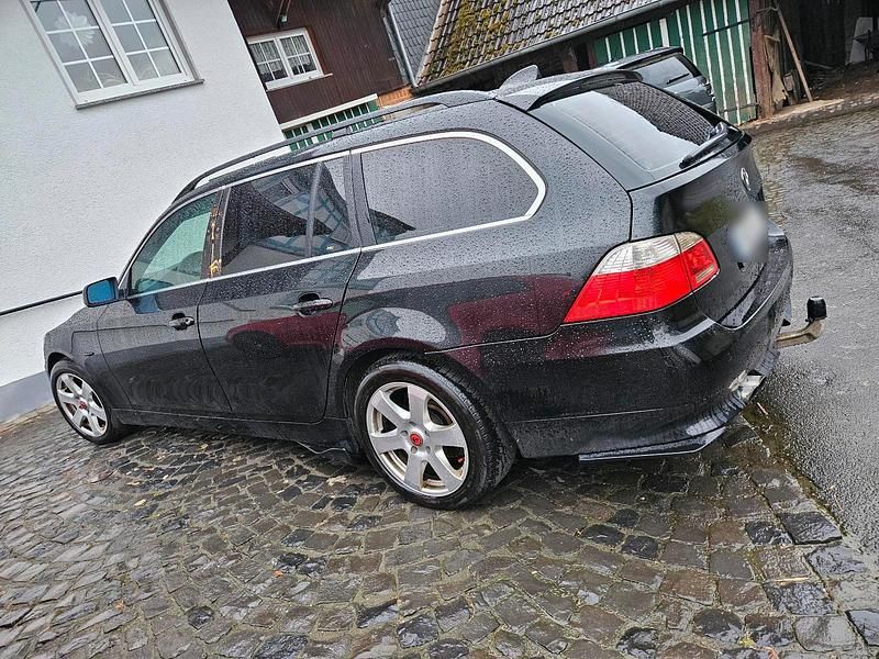 Gebraucht BMW 525 177 PS (130 kW) 2005 Schwarz Kombi