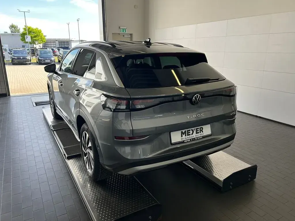 Neu VW T-Roc Life 150 PS (110 kW) 2026 Grau SUV