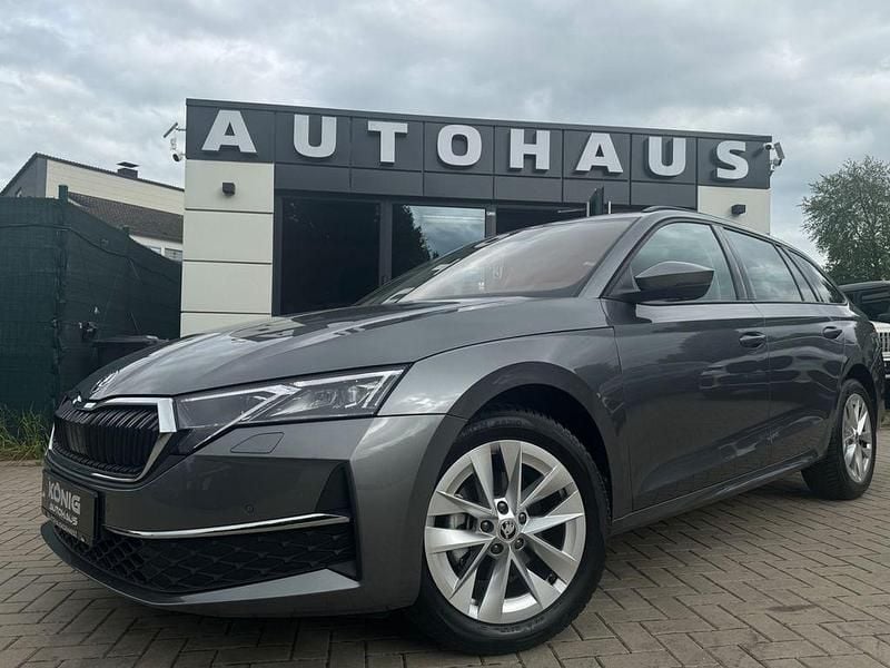 Grau Gebraucht 2024 Skoda 110 R RS Kombi | 30.999 € - Bild 1/4