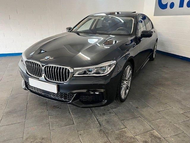 Gebraucht BMW 750 M Sport 449 PS (330 kW) 2016 Grau Limousine