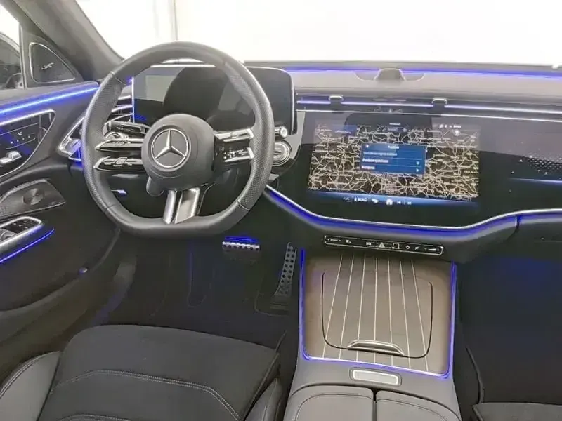 Gebraucht Mercedes E220 AMG 197 PS (144 kW) 2025 Schwarz Limousine