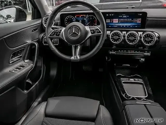 Gebraucht Mercedes A180 Advanced Plus 116 PS (85 kW) 2025 Grau Limousine