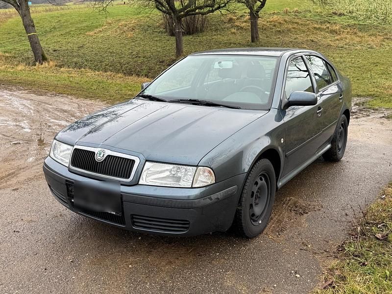 Grau Gebraucht 2004 Skoda Octavia Limousine | 1.899 € (Guter Preis) - Bild 1/4