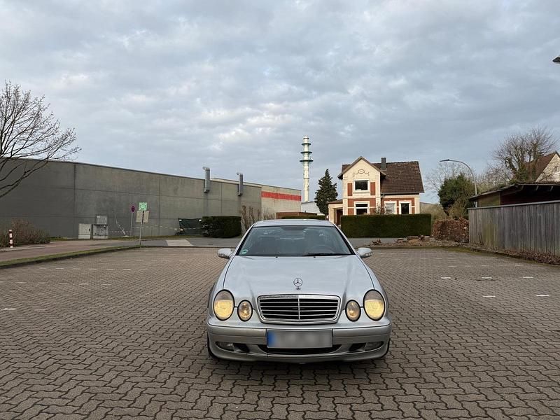 Gebraucht Mercedes CLK230 197 PS (144 kW) 2000 Silber Coupé