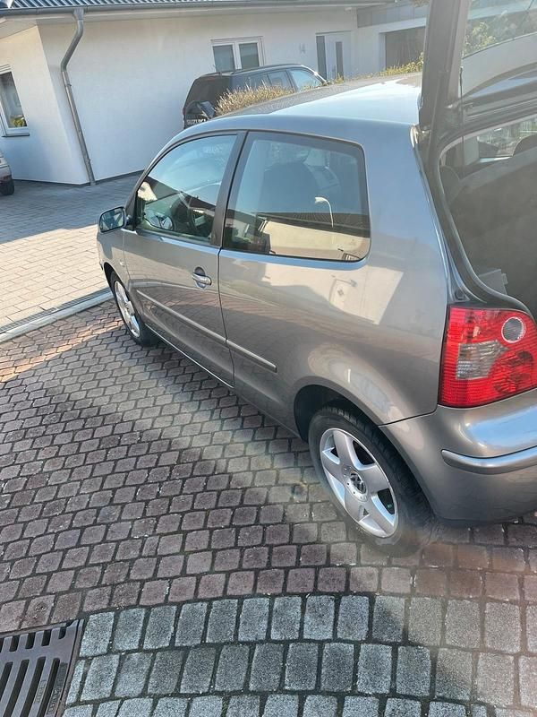 Gebraucht VW Polo 64 PS (47 kW) 2004 Grau Kleinwagen